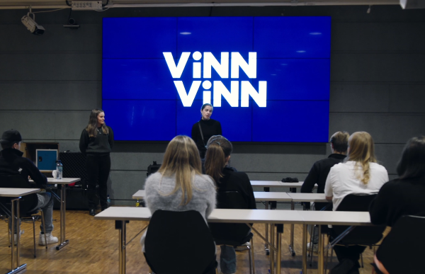Classroom with vinn-vinn on the big screen